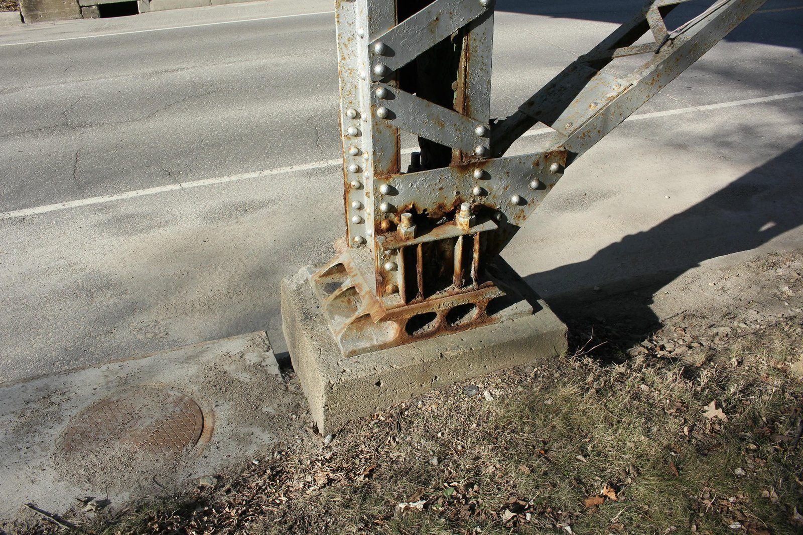 South pier footing